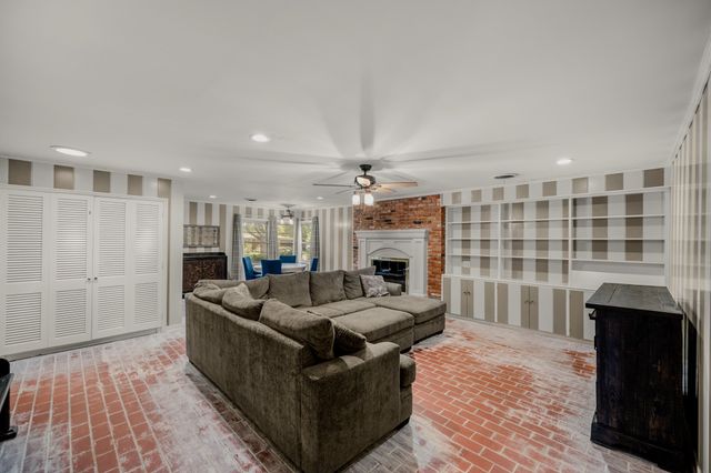 1214 Loma Alta Place, Cleburne, TX 76033