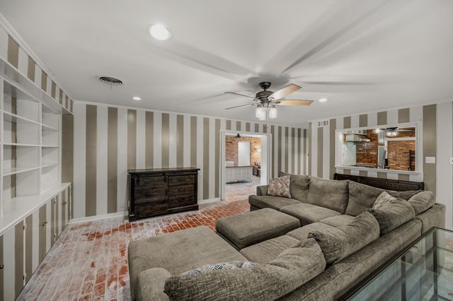1214 Loma Alta Place, Cleburne, TX 76033