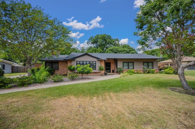 1214 Loma Alta Place, Cleburne, TX 76033