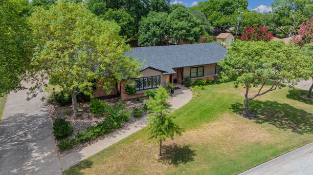 1214 Loma Alta Place, Cleburne, TX 76033