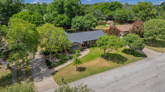 1214 Loma Alta Place, Cleburne, TX 76033
