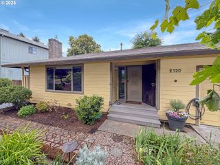 2320 Sw CANBY Ct, Portland, OR 97219