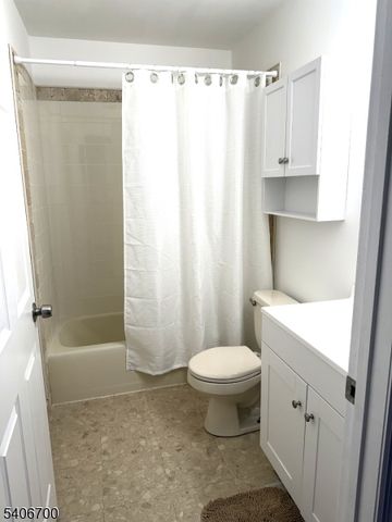 82 Stonyridge Dr, Lincoln Park Boro, NJ 07035