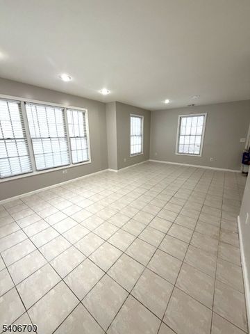 82 Stonyridge Dr, Lincoln Park Boro, NJ 07035