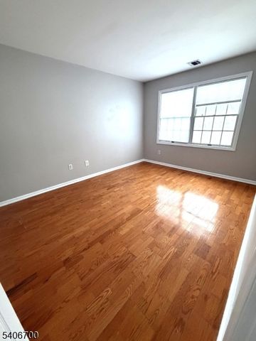 82 Stonyridge Dr, Lincoln Park Boro, NJ 07035