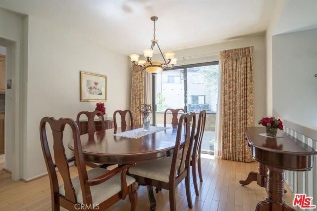 21901 Burbank 197, Woodland Hills, CA 91367