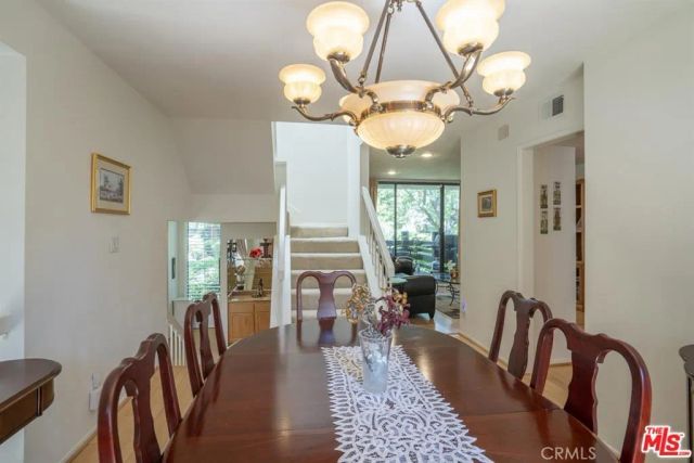 21901 Burbank 197, Woodland Hills, CA 91367