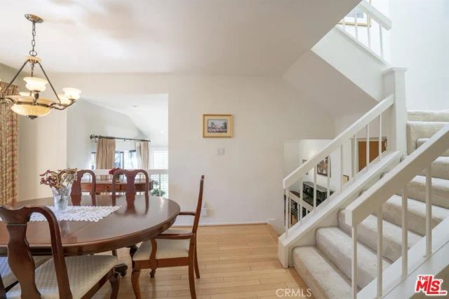 21901 Burbank 197, Woodland Hills, CA 91367
