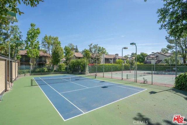 21901 Burbank 197, Woodland Hills, CA 91367