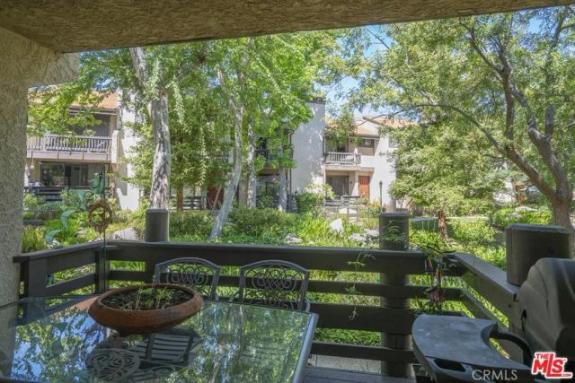 21901 Burbank 197, Woodland Hills, CA 91367