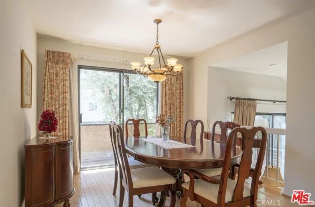 21901 Burbank 197, Woodland Hills, CA 91367