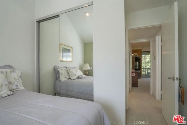21901 Burbank 197, Woodland Hills, CA 91367