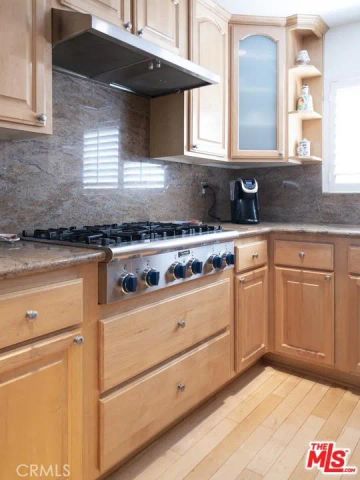 21901 Burbank 197, Woodland Hills, CA 91367