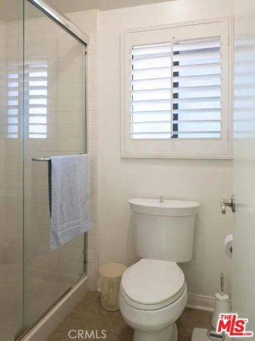 21901 Burbank 197, Woodland Hills, CA 91367