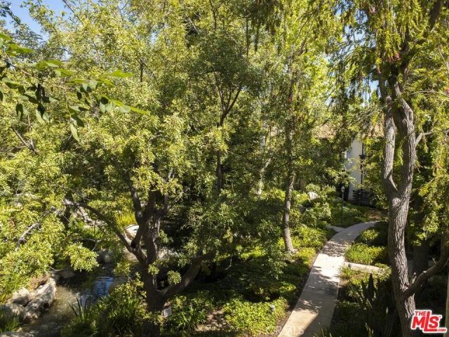 21901 Burbank 197, Woodland Hills, CA 91367