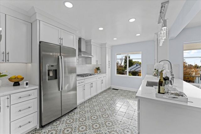 6032 6032 Mauritania Ave, Oakland, CA 94605