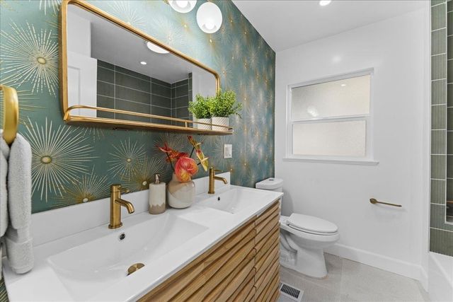 6032 6032 Mauritania Ave, Oakland, CA 94605