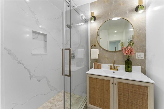 6032 6032 Mauritania Ave, Oakland, CA 94605