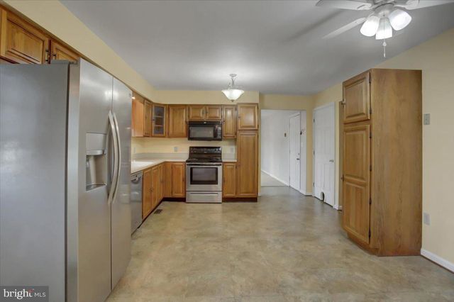 533 HILLTOP CIR, Greencastle, PA 17225