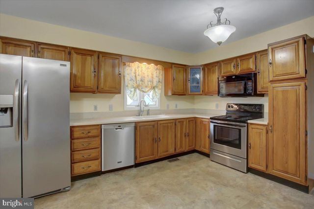 533 HILLTOP CIR, Greencastle, PA 17225