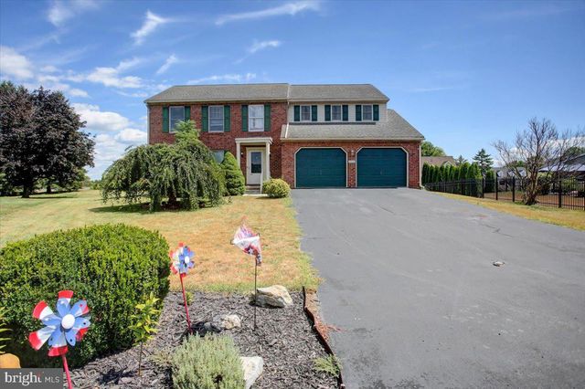 533 HILLTOP CIR, Greencastle, PA 17225