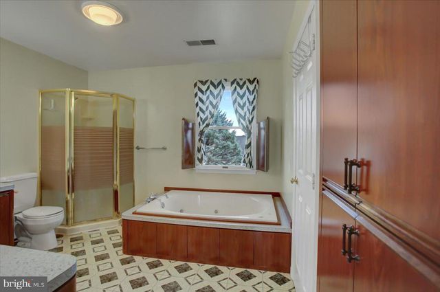 533 HILLTOP CIR, Greencastle, PA 17225