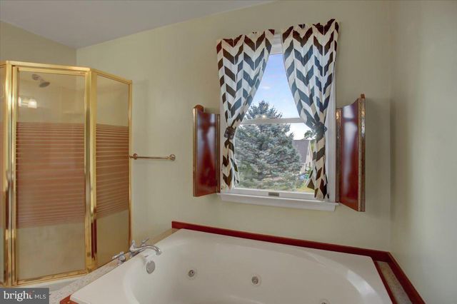 533 HILLTOP CIR, Greencastle, PA 17225