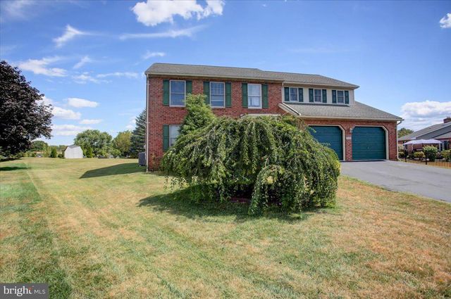533 HILLTOP CIR, Greencastle, PA 17225