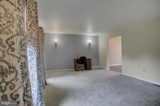 533 HILLTOP CIR, Greencastle, PA 17225