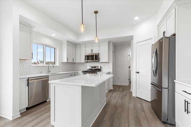 584 Twin Creeks DRIVE, Dousman, WI 53118