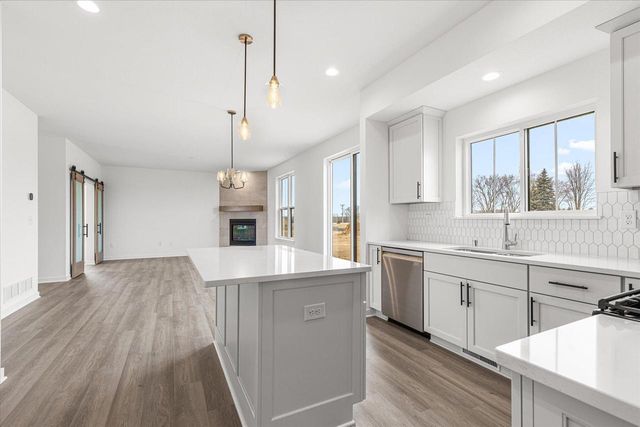 584 Twin Creeks DRIVE, Dousman, WI 53118