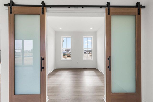 584 Twin Creeks DRIVE, Dousman, WI 53118