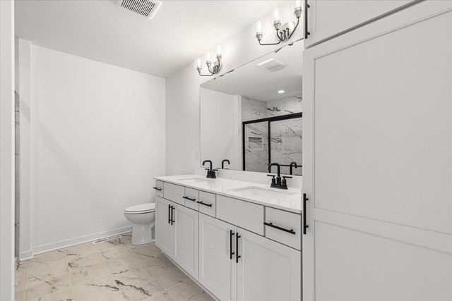 584 Twin Creeks DRIVE, Dousman, WI 53118