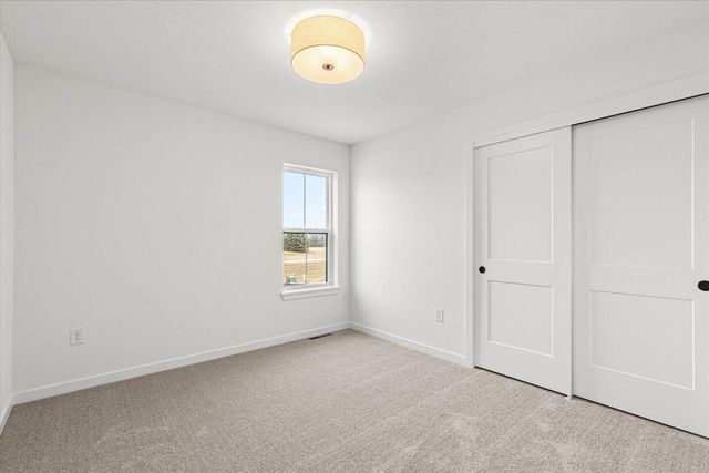 584 Twin Creeks DRIVE, Dousman, WI 53118