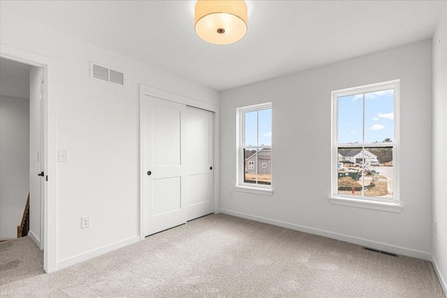 584 Twin Creeks DRIVE, Dousman, WI 53118