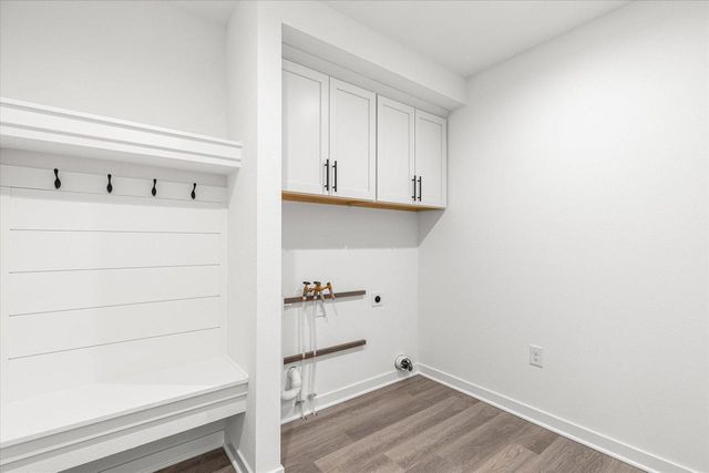 584 Twin Creeks DRIVE, Dousman, WI 53118