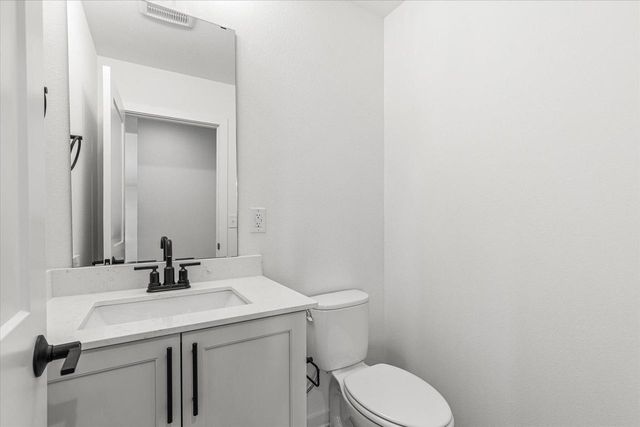 584 Twin Creeks DRIVE, Dousman, WI 53118