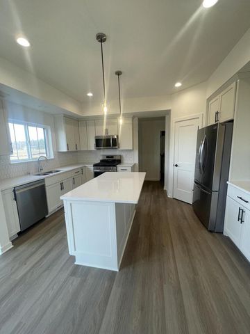 584 Twin Creeks DRIVE, Dousman, WI 53118