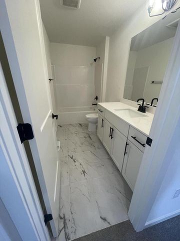 584 Twin Creeks DRIVE, Dousman, WI 53118