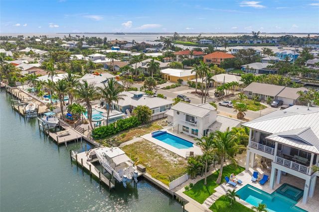 512 67TH STREET, Holmes Beach, FL 34217