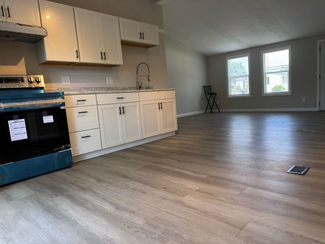 301 Sherwood Glen, Somersworth, NH 03878
