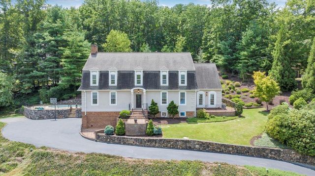 5004 Crossbow CIR, Roanoke, VA 24018