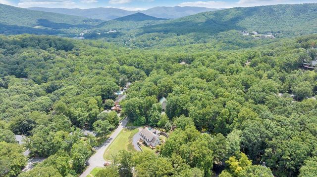 5004 Crossbow CIR, Roanoke, VA 24018