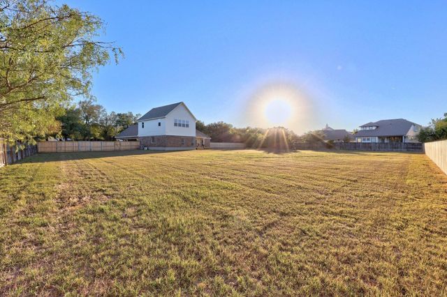116 Oak Plaza Drive, Georgetown, TX 78628