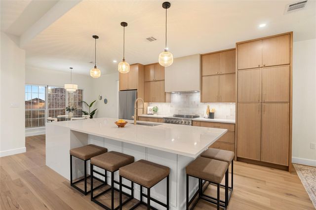 116 Oak Plaza Drive, Georgetown, TX 78628