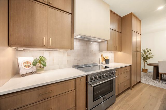 116 Oak Plaza Drive, Georgetown, TX 78628