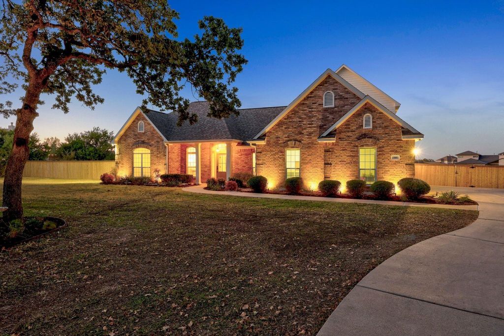 116 Oak Plaza Drive, Georgetown, TX 78628