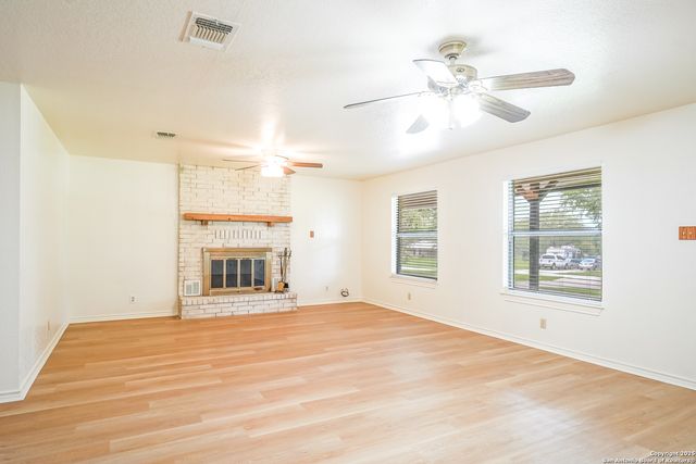 303 Bear Ridge, La Vernia, TX 78121