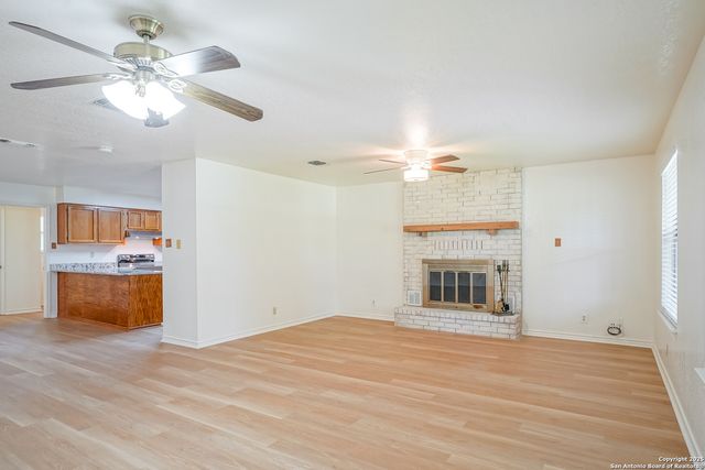 303 Bear Ridge, La Vernia, TX 78121