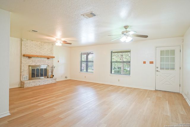 303 Bear Ridge, La Vernia, TX 78121
